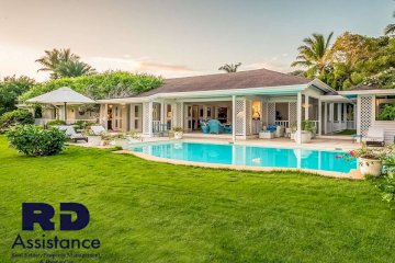 Villa Blanca front ocean